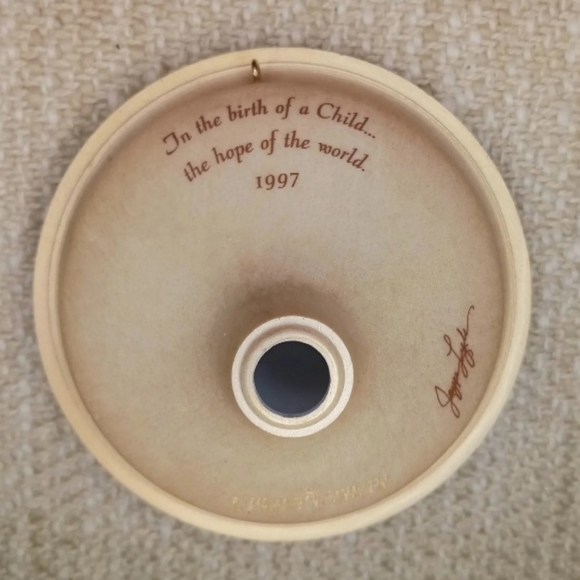 1997 Hallmark Keepsake "Madonna and Child" Magic Light Christmas Ornament - Picture 5 of 8